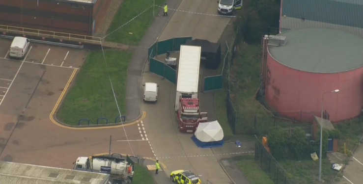 Londres, horrorizada: encontraron 39 muertos en un camión