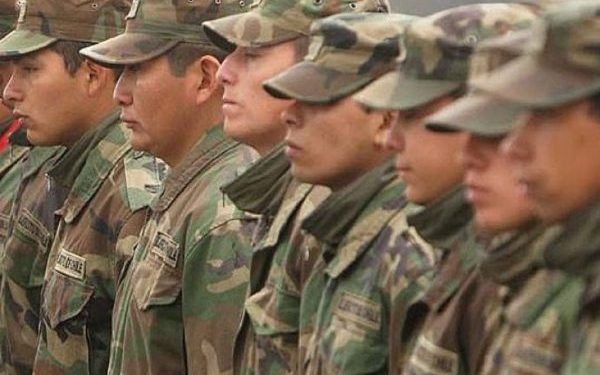 El Ejército tiene la misión de buscar y hacer pozos para extraer agua