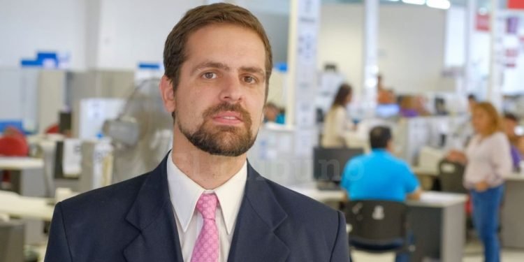 Renuncia un juez y sacude a Romero