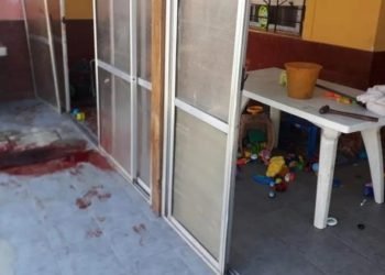 Asesinó a martillazos a su hija drogadicta para defender a la nietita