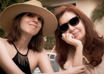 La primera foto de Florencia, con Cristina Kirchner, desde su internación en Cuba