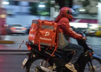 Regularán por ley el trabajo de cadetes por plataformas digitales