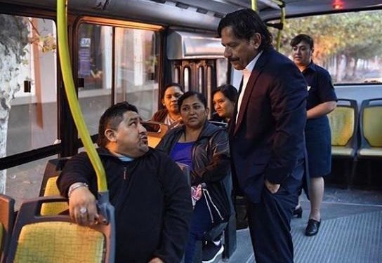 Sáenz inició la jornada junto a las fuerzas de seguridad y monitoreando colectivos