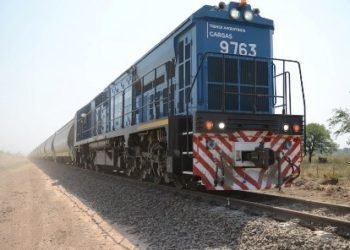 Lo arrolló un tren en Güemes y pelea por su vida