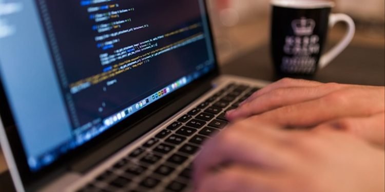 Aprende a programar y trabaja desde donde quieras