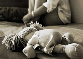 Abusaban de ella mientras dormía, luego de 3 años la víctima logró denunciar el hecho