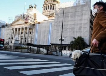 Los varados dentro del país deberán pedir a sus provincias un permiso para regresar