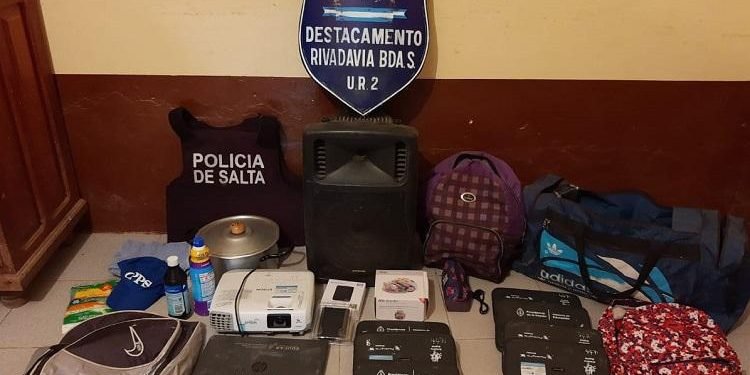 Recuperan 10 computadoras sustraídas desde una escuela en Rivadavia Banda Sur