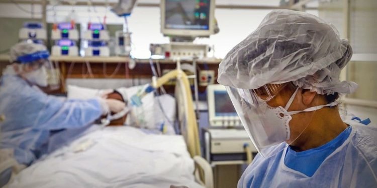 Personal de salud contratado cobrará lo mismo que los de planta permanente