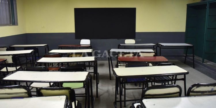 El plan del gobierno sólo contempla la vuelta a las aulas para consultas y exámenes