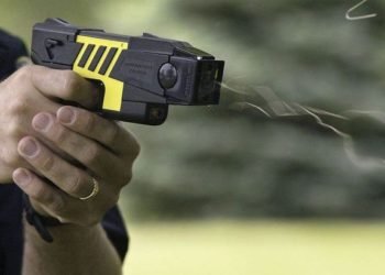 En medio de polémica, el uso de pistolas dio un paso en Diputados