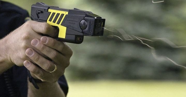 En medio de polémica, el uso de pistolas dio un paso en Diputados