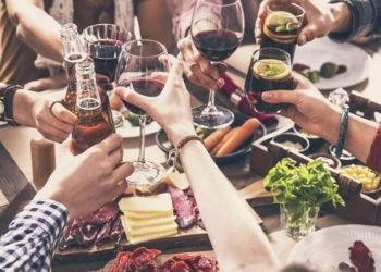 Nueva normalidad: autorizaron reuniones familiares de hasta 20 personas