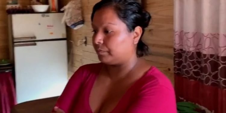 Salteña compró una casa prefabricada y la estafaron: entra más agua adentro que afuera