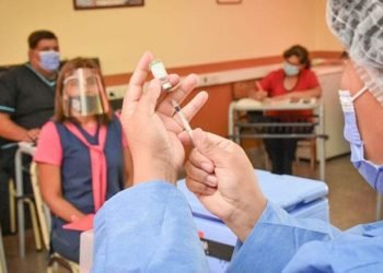 Docentes salteños pueden vacunarse sin turno