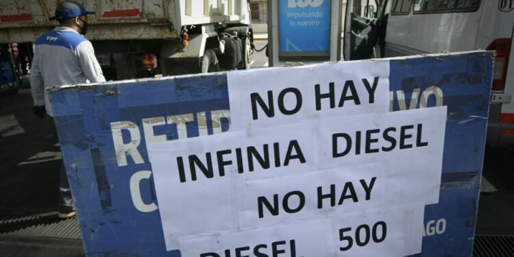 Nación anunció el fin de la escasez de combustible en Salta: “Importaremos más”