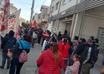 Caos vehicular por cortes y manifestaciones en la puerta de la Anses