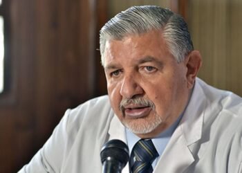 Esteban descartó su renuncia en Salud y dijo que podría ser candidato