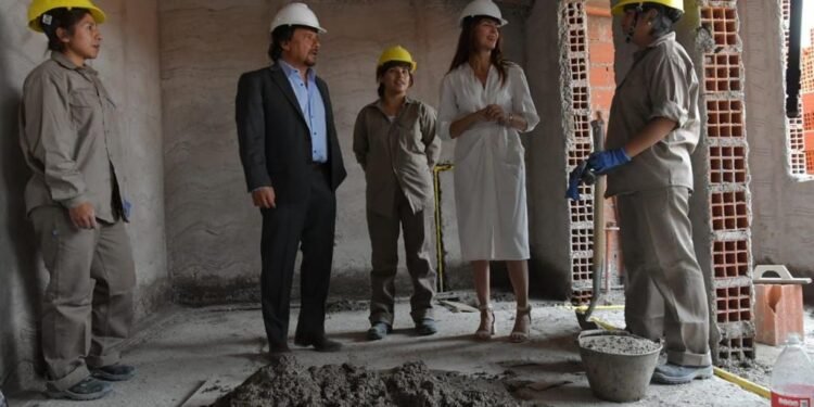 Incorporan mujeres a la obra pública en Salta