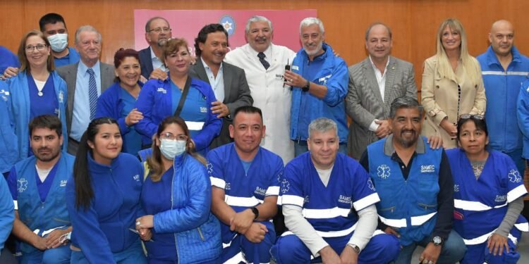 Sáenz presentó el nuevo Hospital de Emergencias y entregó ambulancias