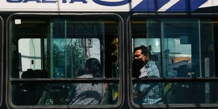Podrían instalar cámaras en todos los colectivos de Saeta