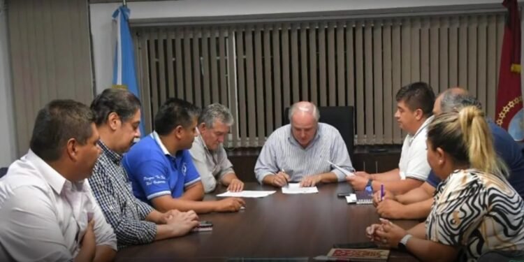 Los docentes iniciarán las clases con aumento de sueldo: ¿cuánto cobrarán?