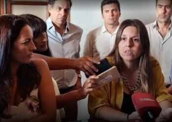 VIDEO. Largas filas desde la madrugada para sacar un turno en el hospital Oñativia