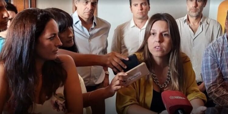 VIDEO. Largas filas desde la madrugada para sacar un turno en el hospital Oñativia