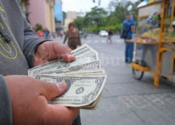 Crisis económica: Los pocos ahorristas, en jaque por la inflación y el dólar