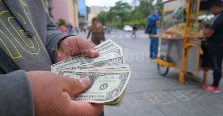 Crisis económica: Los pocos ahorristas, en jaque por la inflación y el dólar