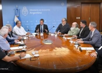 Massa convocará a reunión con gremios y empresarios para discutir salarios