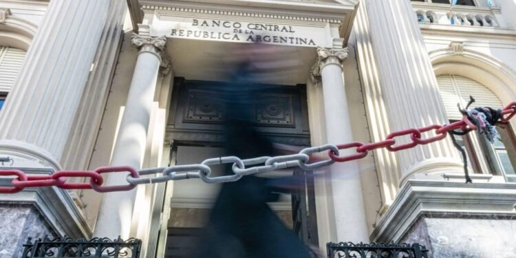 Massa convocará a reunión con gremios y empresarios para discutir salarios