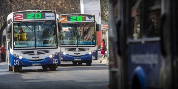 Una familia argentina necesitó en mayo casi $218 mil para no ser pobre