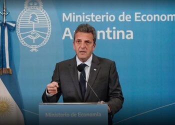 Lo confirmó Massa: pagarán un “extra” de casi $20.000 a los que tengan esta tarjeta