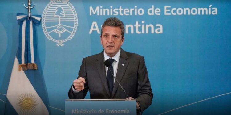 Lo confirmó Massa: pagarán un “extra” de casi $20.000 a los que tengan esta tarjeta