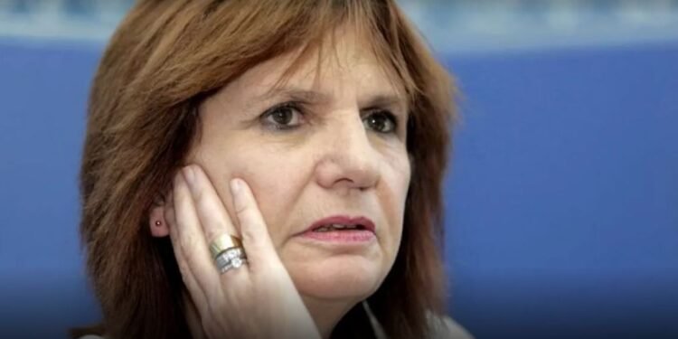 A lo Lizy Tagliani: Patricia Bullrich dijo un montón de palabras para no decir nada