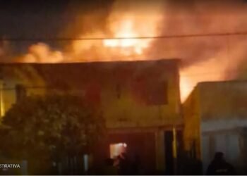 Tensión en barrio salteño: prendieron fuego la casa de supuestos chorros