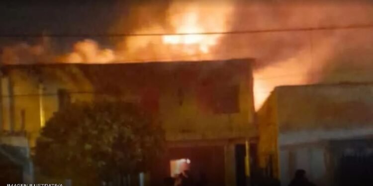 Tensión en barrio salteño: prendieron fuego la casa de supuestos chorros