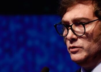 Tensión en barrio salteño: prendieron fuego la casa de supuestos chorros