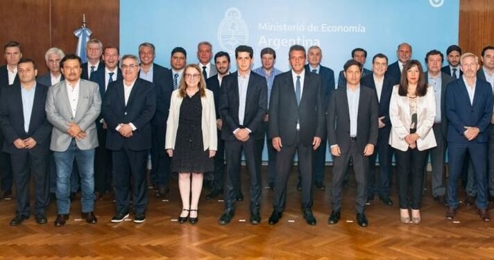 Sueldos y aguinaldo: Massa dará fondos a gobernadores