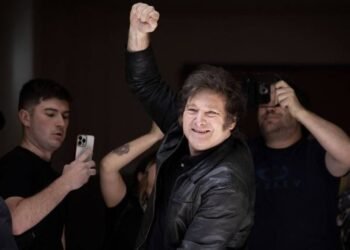 JAVIER MILEI . Primeros anuncios: privatización de YPF, TV Pública, Télam y Radio Nacional.