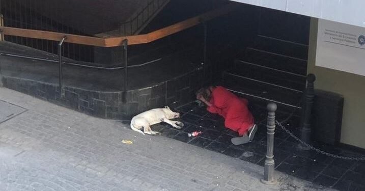 Alarma de los vecinos y comerciantes por la gente que vive en las peatonales de Salta