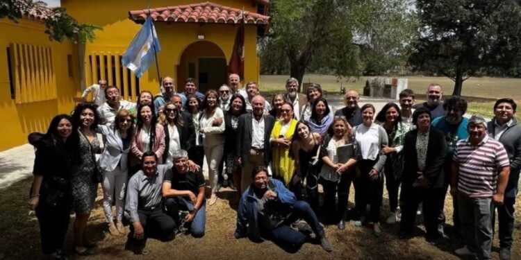 Cuántos empleados se quedarían afuera si Milei privatiza Radio Nacional Salta