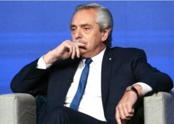 Se derogó el decreto que firmó Alberto Fernández para que el Estado le pague la custodia en todo el mundo