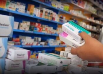 VIDEO. Un siniestro vial dejó dos heridos y la circulación restringida en la avenida Tavella