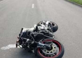 VIDEO. Un siniestro vial dejó dos heridos y la circulación restringida en la avenida Tavella