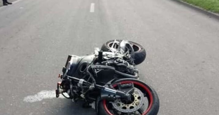 VIDEO. Un siniestro vial dejó dos heridos y la circulación restringida en la avenida Tavella