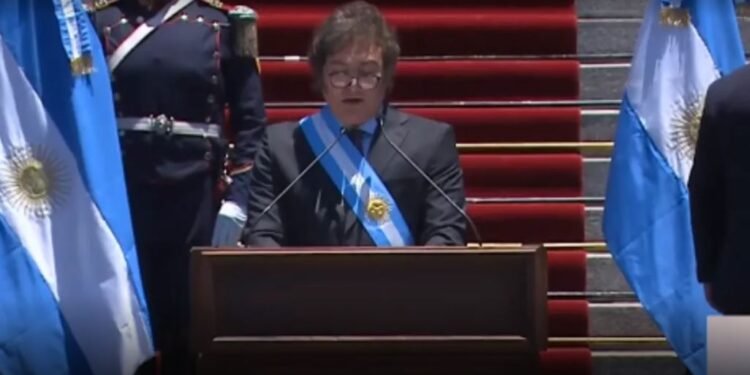Gustavo Sáenz asumió su segundo mandato como gobernador de Salta: “El Estado no debe ser una bolsa de trabajo”