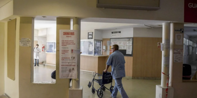 Ley Sáenz: el Gobierno Nacional impulsa el cobro de atención médica a extranjeros no residentes.